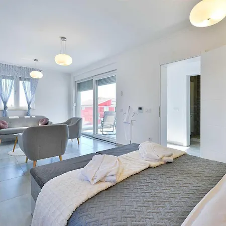 Apartment Laudato Xxl Deluxe Turanj