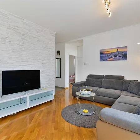 Laudato Xxl Deluxe Apartment Turanj