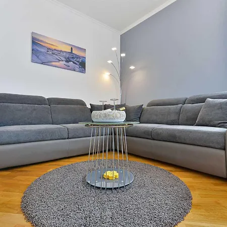 Apartment Laudato Xxl Deluxe Turanj