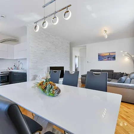 Laudato Xxl Deluxe Apartment