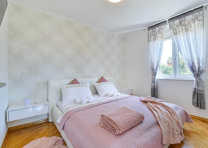 Apartment Laudato Xxl Deluxe Turanj